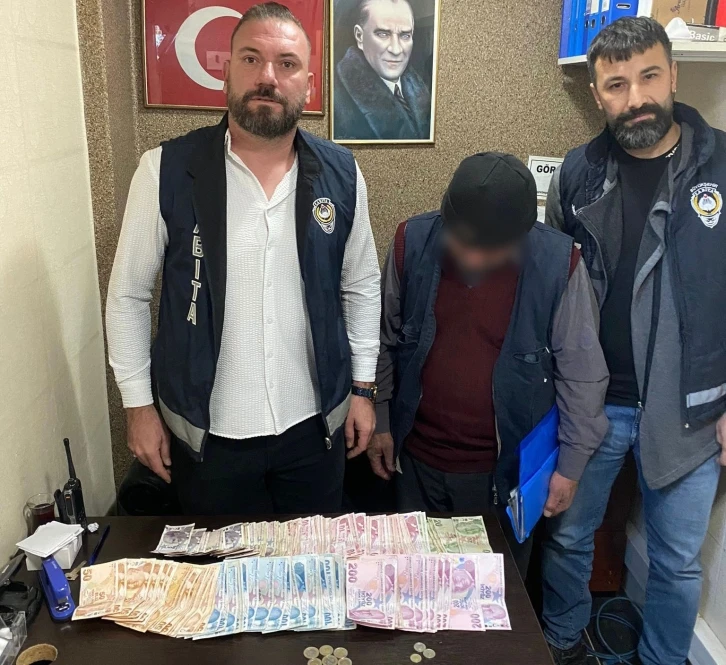 Dilencinin üzerinden 9 bin 62 lira çıktı
