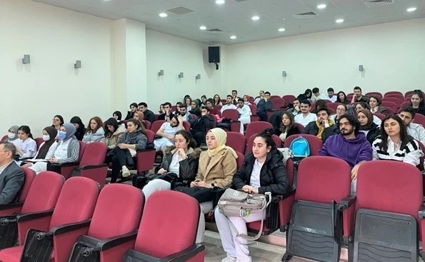 Diş Hekimliği Fakültesi’nden muayenehane yönetimi konferansı
