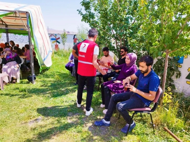 Diyadin’de özel eğitimli öğrencilere Kızılay’dan şenlik
