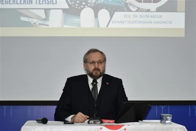 Diyanet İşleri Başkan Yardımcısı Doç. Dr. Selim Argun, Bilecik’te dijital bağımlılığa değindi
