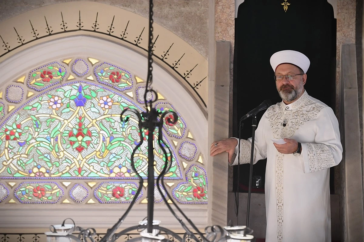 Diyanet İşleri Başkanı Ali Erbaş: "Karakterimizin gelişmesinde aileden sonra en önemli rolü öğretmenlerimiz üstlenmektedir"
