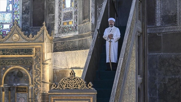 Diyanet İşleri Başkanı Erbaş: Bütün dünyanın gözü önünde büyük bir insanlık suçu işleniyor