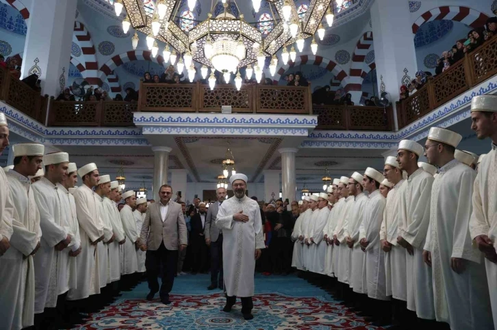 Diyanet İşleri Başkanı Erbaş: “Herkes Kur’an-ı Kerim’den, Kur’an’a hizmet ettiği kadar istifade eder”
