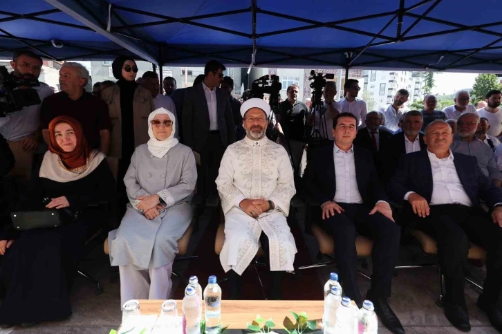 Diyanet İşleri Başkanı Erbaş: “Kur’an kurslarımız çocuklarımızı Rabbimizin rızasına uygun olarak yetiştirmenin mekanlarıdır”
