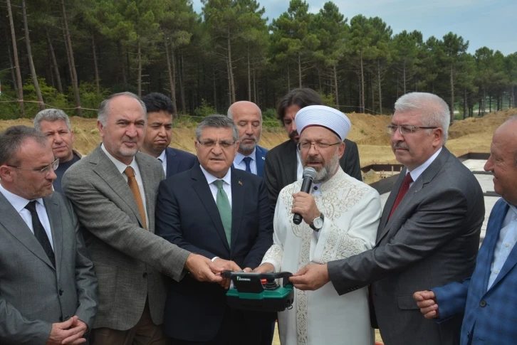 Diyanet İşleri Başkanı Erbaş: "Camisiz camia olmaz"
