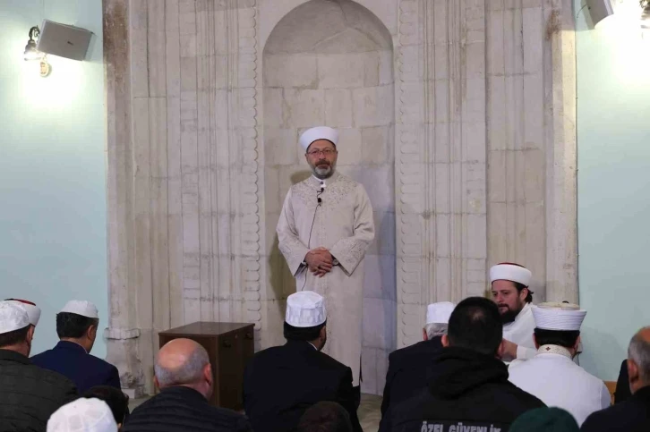 Diyanet İşleri Başkanı Erbaş: “Zulme karşı Müslümanların tek yumruk olması gerekiyor”
