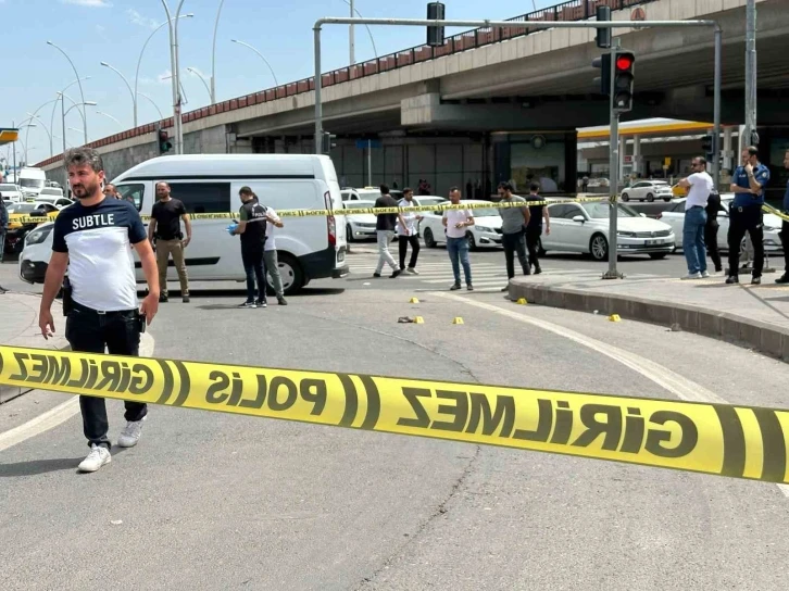 Diyarbakır’da bir avukat, tartıştığı eski eşinin yakınını silahla yaraladı
