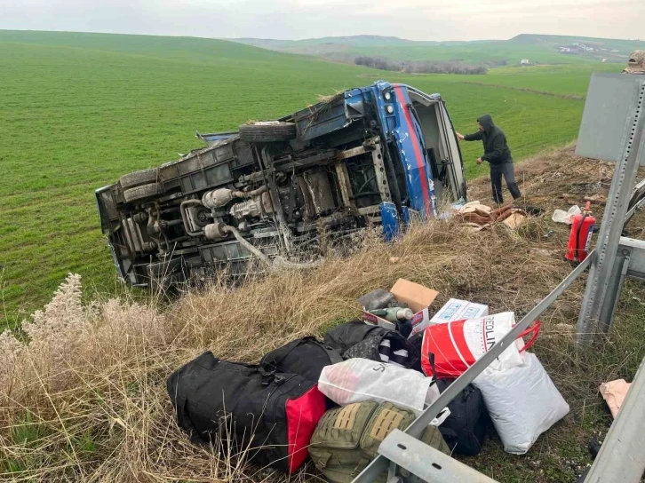 Diyarbakır’da cezaevi nakil aracı şarampole yuvarlandı: 20 yaralı
