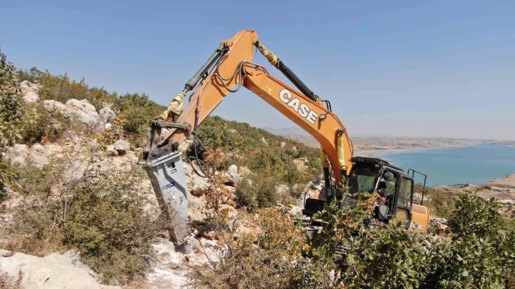 Diyarbakır’da çiftçilerin talebiyle 3 bin metre mera yolu oluşturuldu
