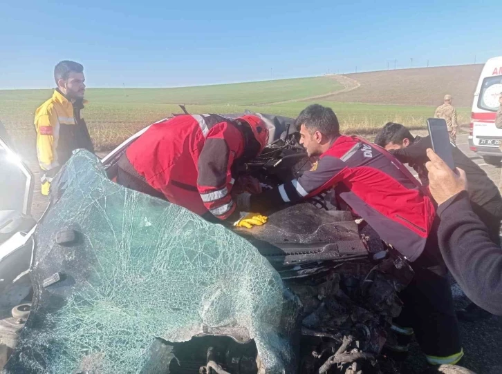 Diyarbakır’da feci kaza: 1 ölü, 2 yaralı
