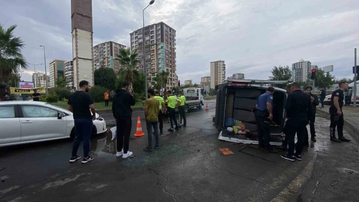 Diyarbakır’da otomobil ile şehir içi minibüs çarpıştı: 1’i bebek 9 yaralı
