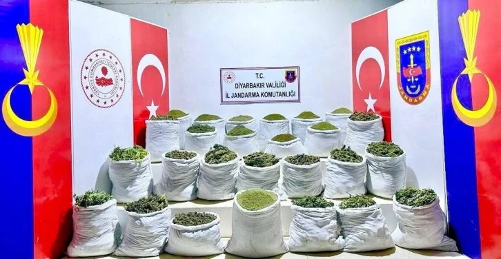 Diyarbakır’da terörün finans kaynağına darbe: 1 ton 640 kilo esrar ele geçirildi
