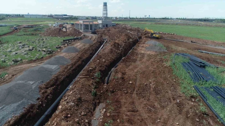 Diyarbakır’da TOKİ deprem konutlarının içmesuyu isale hattında çalışmalar devam ediyor
