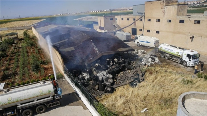 Diyarbakır'da preslenmiş pamuk balyalarının bulunduğu alanda yangın çıktı