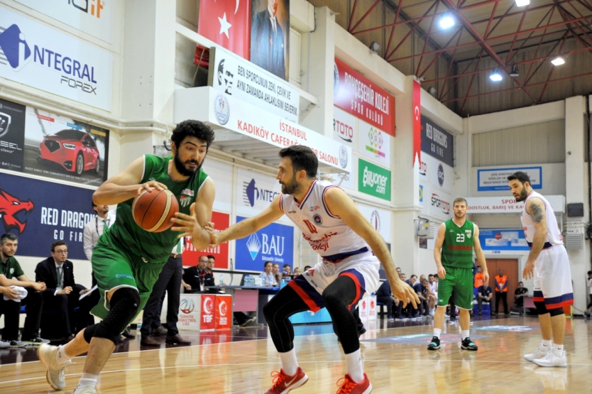 Hakemler teslim aldı: 87-73