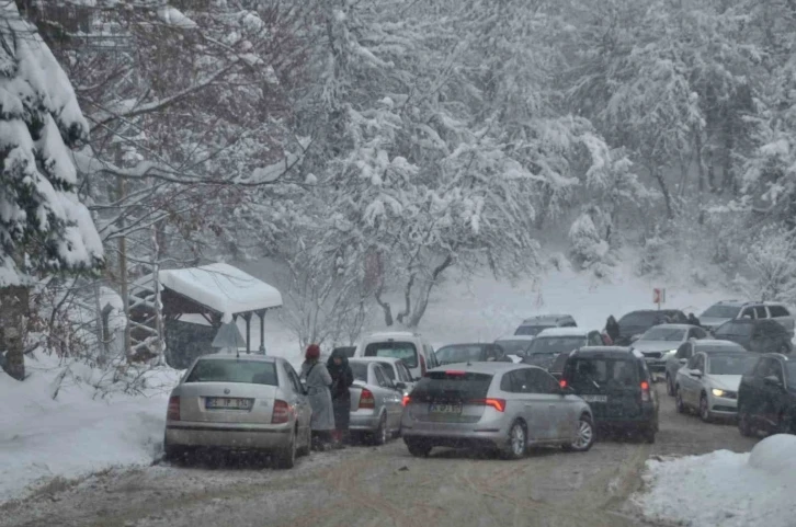 Doğa harikasını görmek istediler: Trafik kilitlendi
