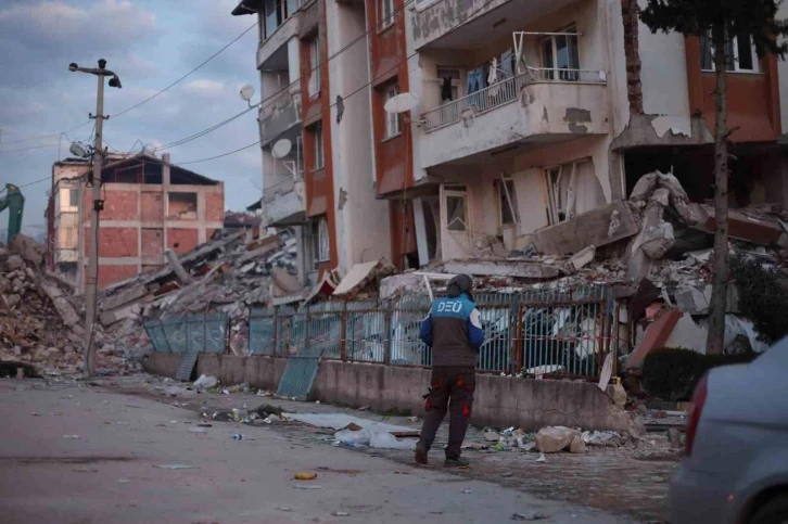 Dokuz Eylül uzmanları afet bölgesinde yapı stokunu inceleyecek
