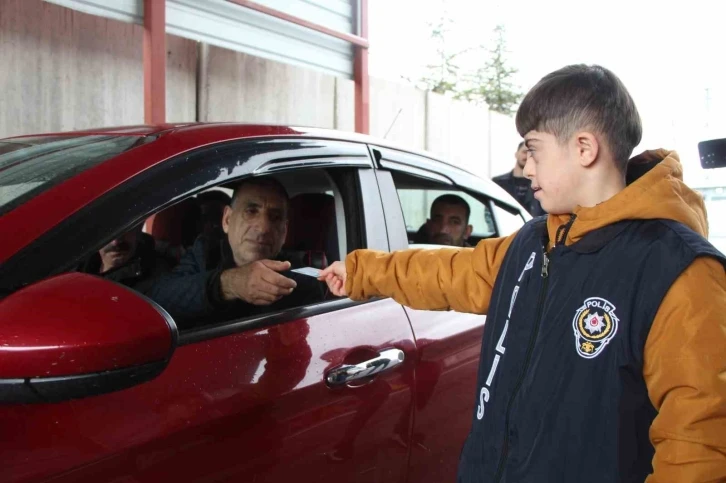 Down sendromlu bireylerin polis olma hayalleri bir günlüğüne gerçek oldu
