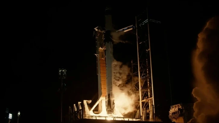 Dragon uzay aracını taşıyan Falcon-9 roketi başarıyla fırlatıldı