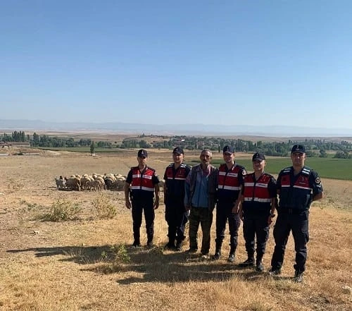 Dron destekli çalışma ile bulunan küçükbaş hayvanlar sahibine teslim edildi
