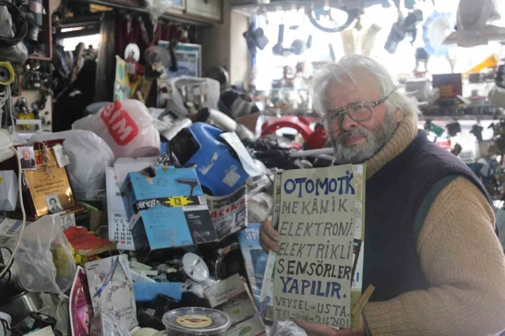 Dükkanında adım atacak yer kalmadı: 50 yılda yüzlerce elektronik eşya unutuldu
