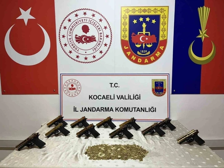 Durdurulan araçtan 11 tabanca çıktı
