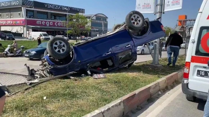 Bursa'da düz yolda takla atan kamyonet