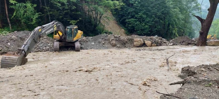 Düzce İl Özel İdaresi ekipleri sele karşı teyakkuzda
