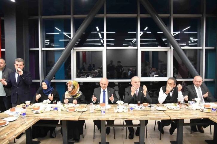 Düzce Üniversitesi mensupları iftarda buluştu
