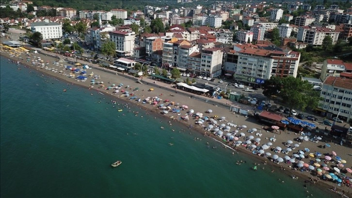 Düzce'de olumsuz hava koşulları nedeniyle denize girmek yasaklandı