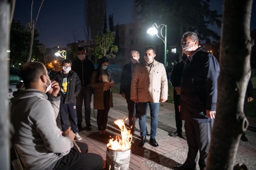 CHP heyeti Kuşadası’nda vatandaşları ziyaret etti