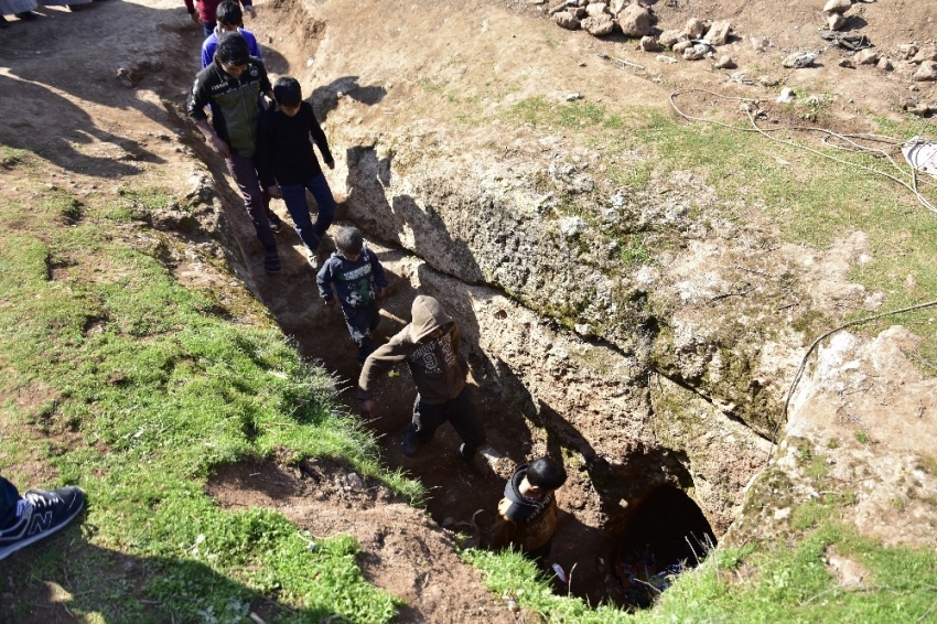 Bombalardan kaçan Suriyeliler mağaralarda yaşam mücadelesi veriyor