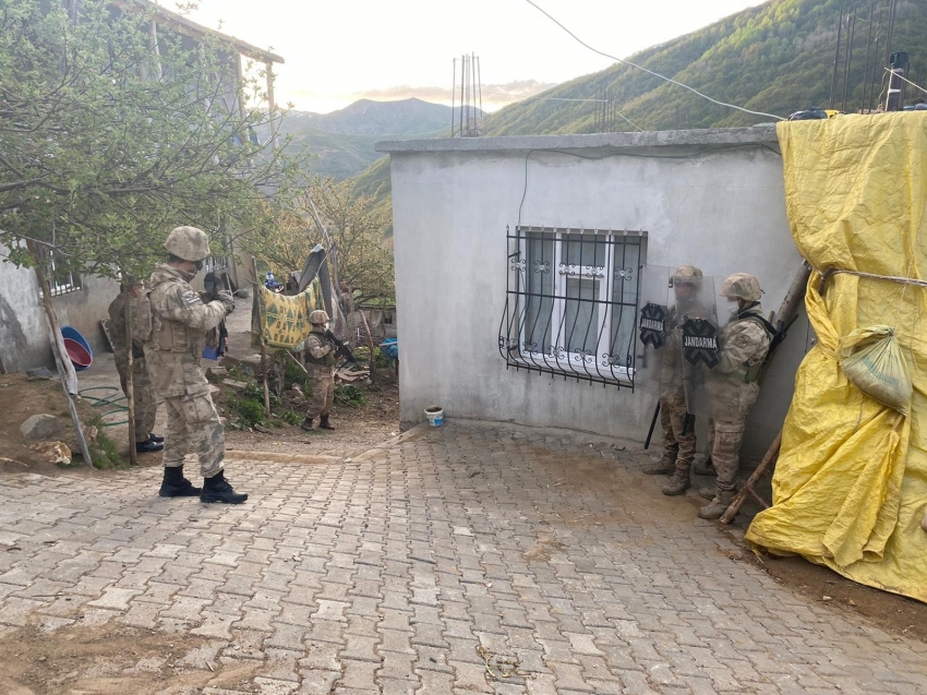 Bitlis merkezli terör operasyonu: 9 gözaltı