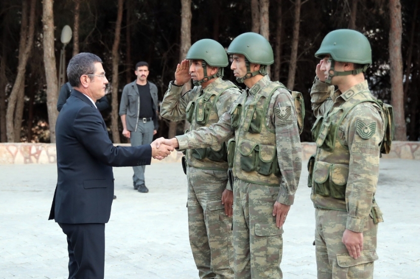 Bakan Canikli sınırda incelemelerde bulundu