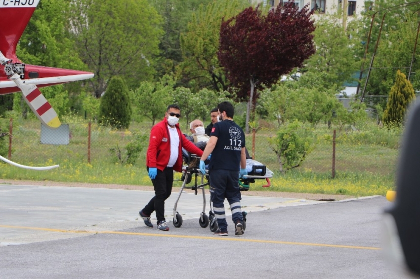 Parmağı kopan adamın imdadına hava ambulansı yetişti