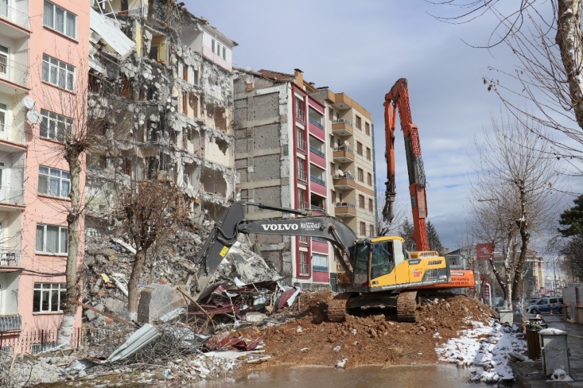 Depremin bilançosu artıyor