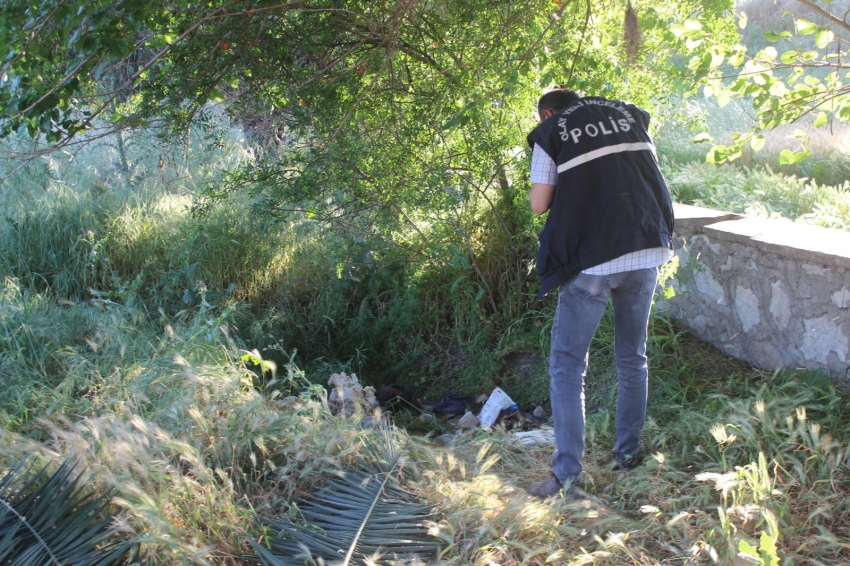 Boş arsaya terkedilen 4 günlük bebek...