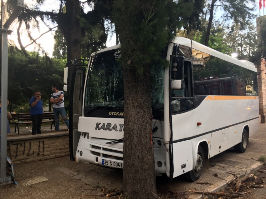 Öğrenci servisinin freni patladı: 15 yaralı