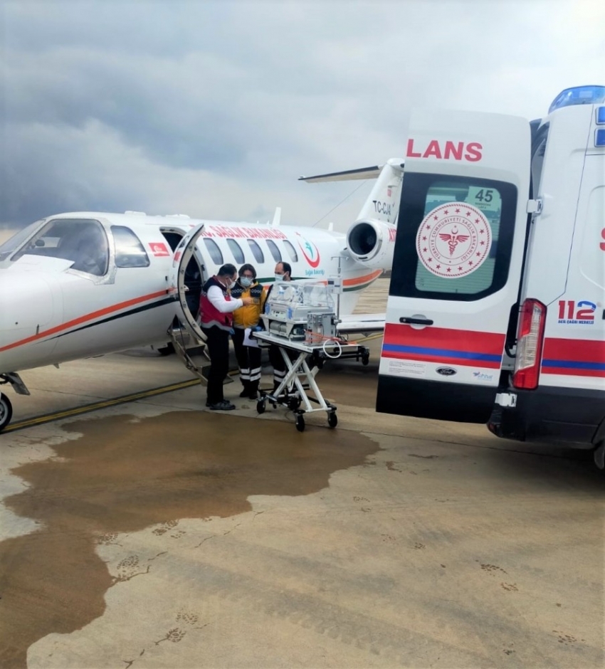 3 günlük bebek ambulans uçakla tedavi için Bursa’ya getirildi