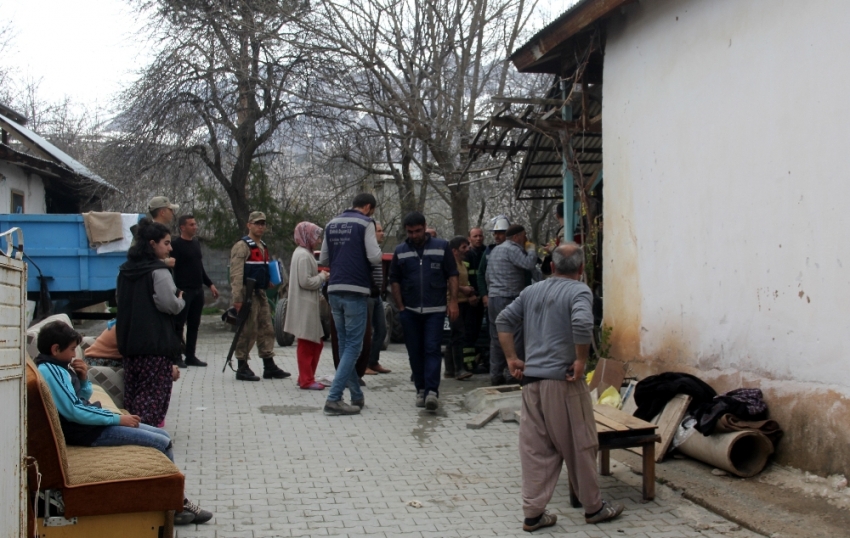 Sobayı mazotla tutuşturmak isterken evi yaktı: 2 yaralı