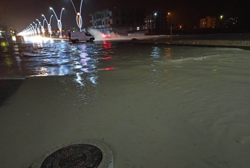 Silopi’de caddeler göle döndü