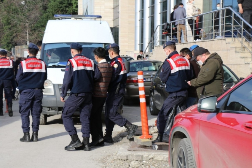 Yük gemisinin suya batık bölmesinde 60 milyon liralık uyuşturucuyla yakalandılar