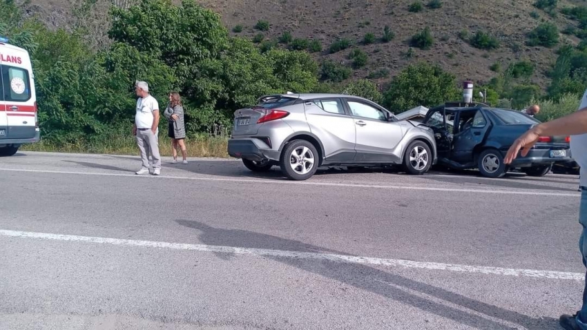 Bayram ziyareti dönüşü kaza: 3 yaralı