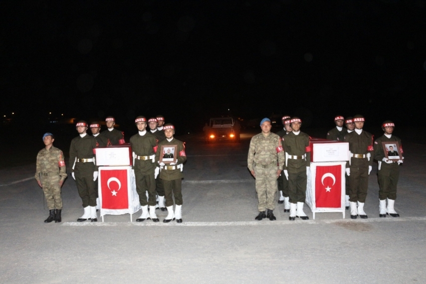 Hakkari’de şehitler için tören düzenlendi