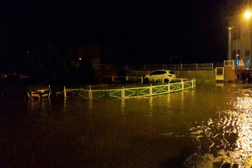 Tekirdağ’da sokaklar göle döndü