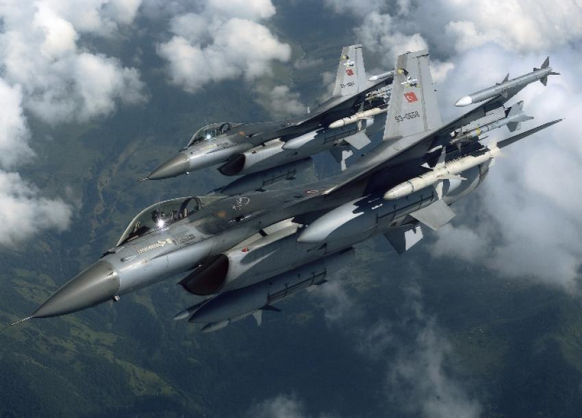 4 F-16 uçağı Suriye sınırında