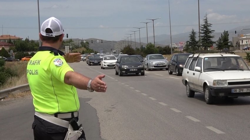 43 ilin geçiş noktasında trafik yoğunluğu