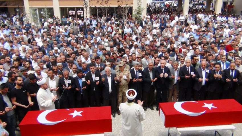 Şehit işçiler gözyaşları arasında toprağa verildi