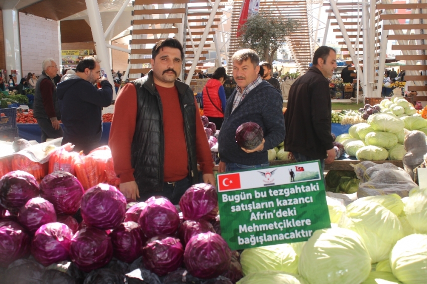 Manavgat’ta tezgahlar Mehmetçik için açıldı