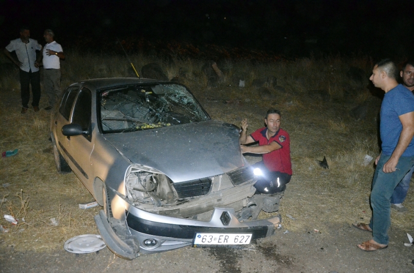 Otomobiller kafa kafaya çarpıştı: 6 yaralı